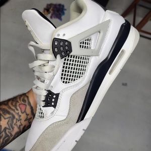 Jordan 4s